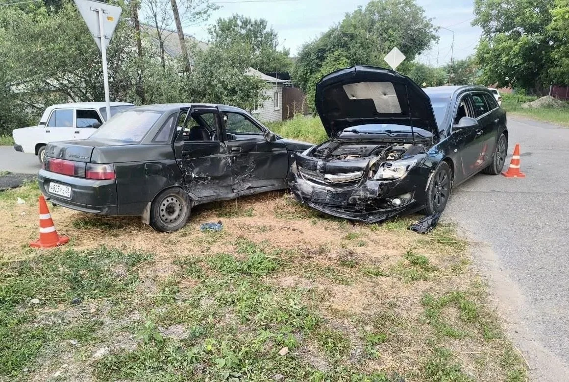 🚨 В Минеральных Водах в ДТП с участием трех автомобилей пострадала 13-летняя девочка

Авария произо