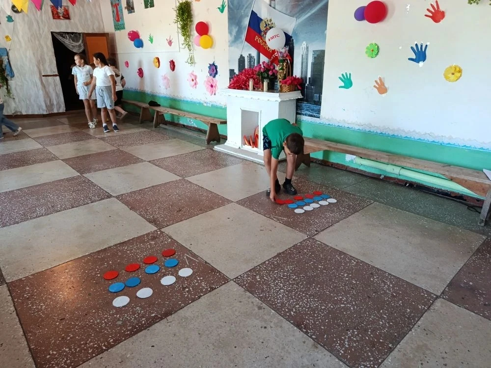 🌞🇷🇺12 июня, в День России, Алаботинский КДЦ провел для летней площадки увлекательную квест-игру п
