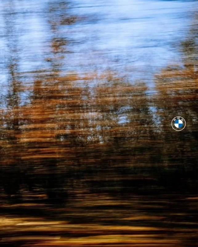 🚗 BMW выпустила рекламу без BMW

В новой кампании бренда нет ни одной машины. Вместо этого — только