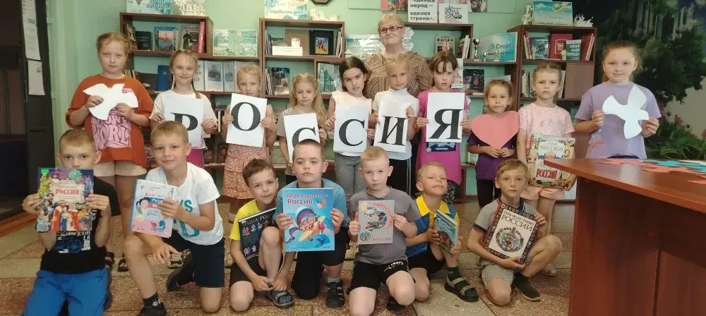 🇷🇺День России в лагере «Муравейнике»!
10 июня наш лагерь окрасился в цвета триколора! ️
Весь день 