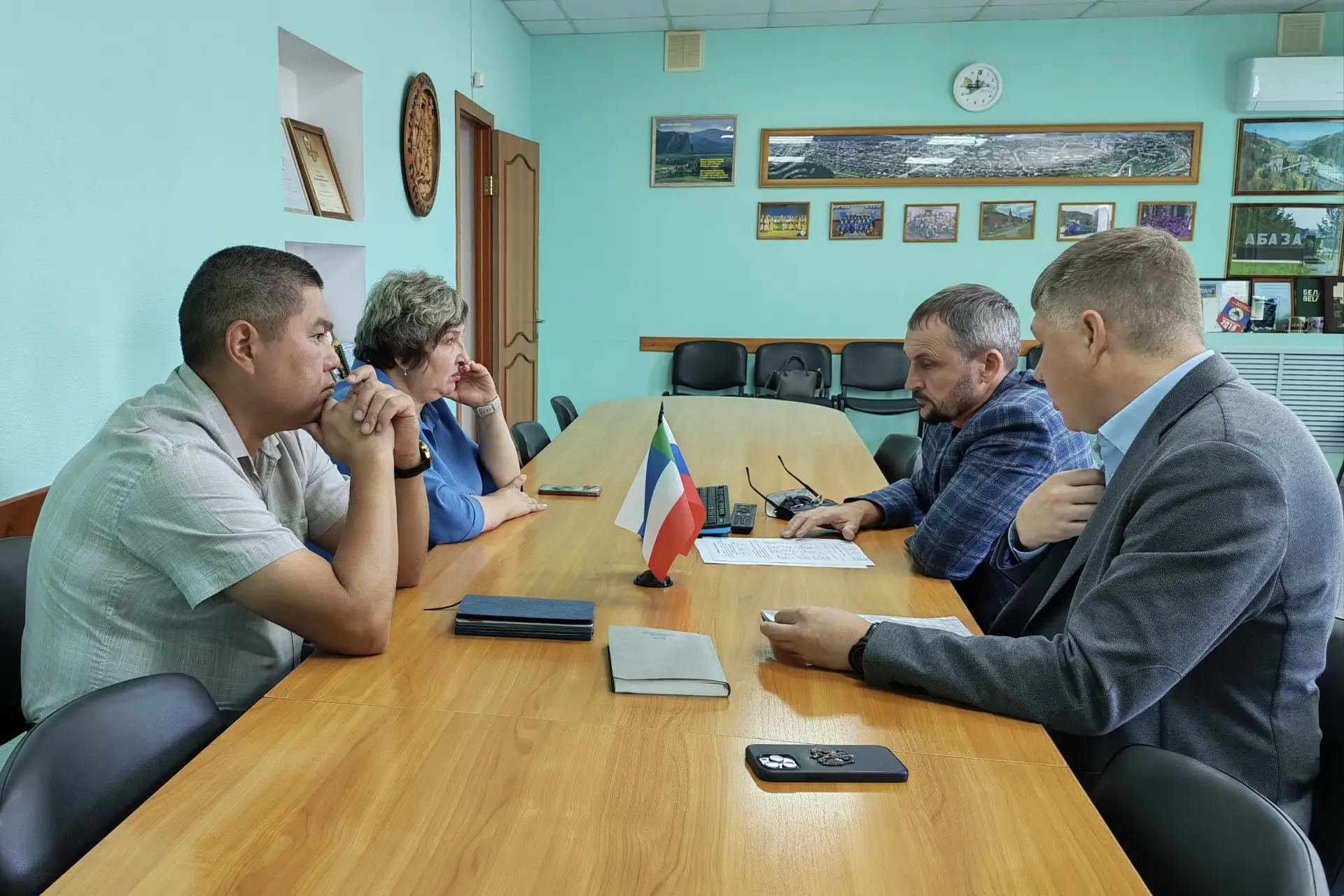 Рабочая поездка в Абазу: подготовка к зиме, модернизация коммунальной инфраструктуры и капремонт

По