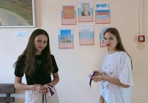 Дух патриотизма в посёлке Центральный: акция «Российский триколор»
 В посёлке Центральный царила атм