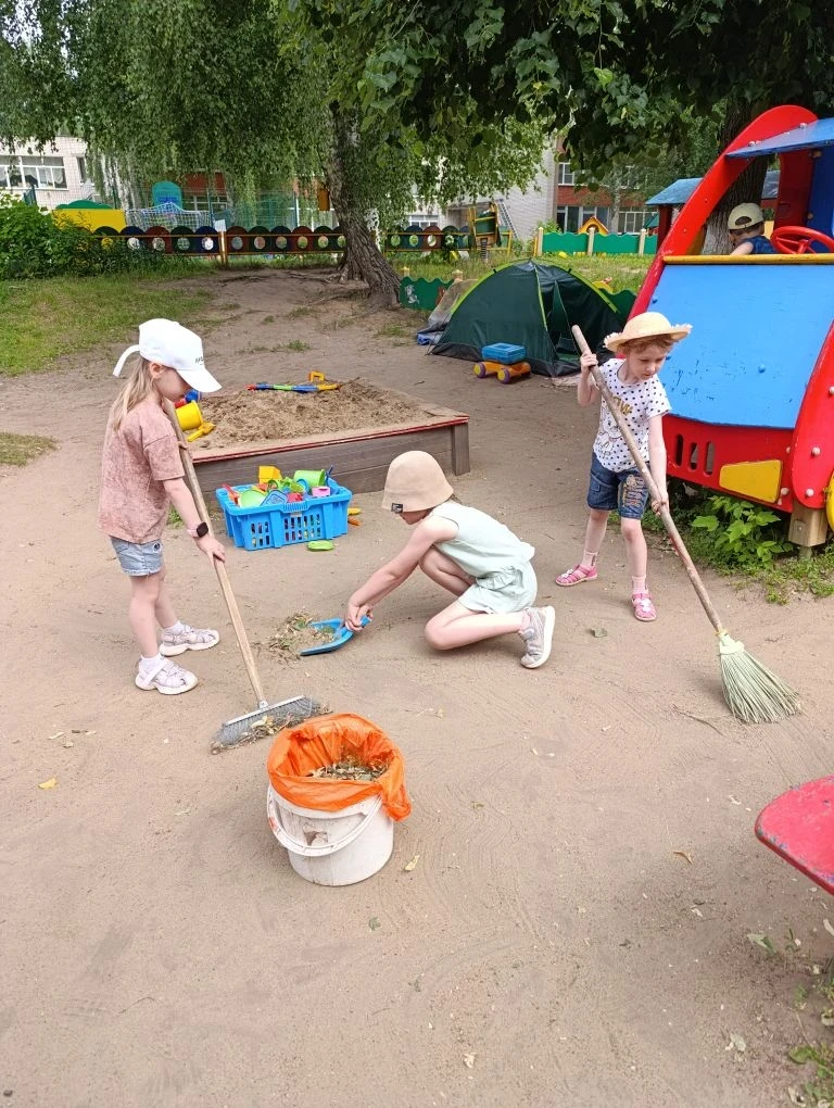 Каникулы бывают не только в школе, но и в детском саду!!! Целыми днями мы гуляем, играем, трудимся, 
