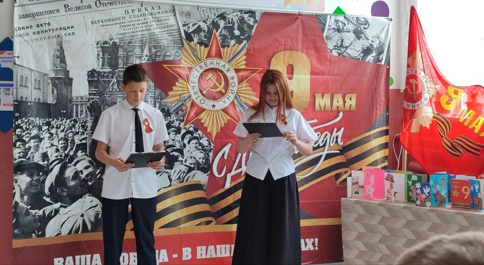 Сегодня день торжественный и важный - преддверие Дня Победы. Каждую перемену в школе звучали песни в