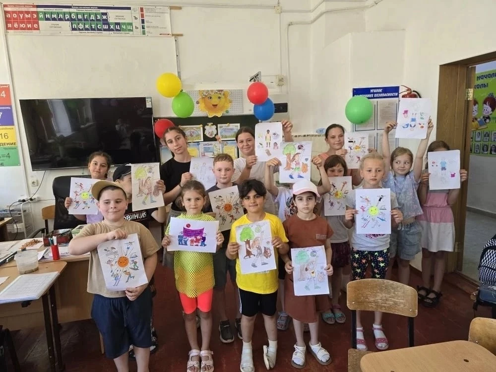 💚 Сегодня в нашем лагере — День здоровья! 💚

Ребята отправились в увлекательное путешествие… в Стр