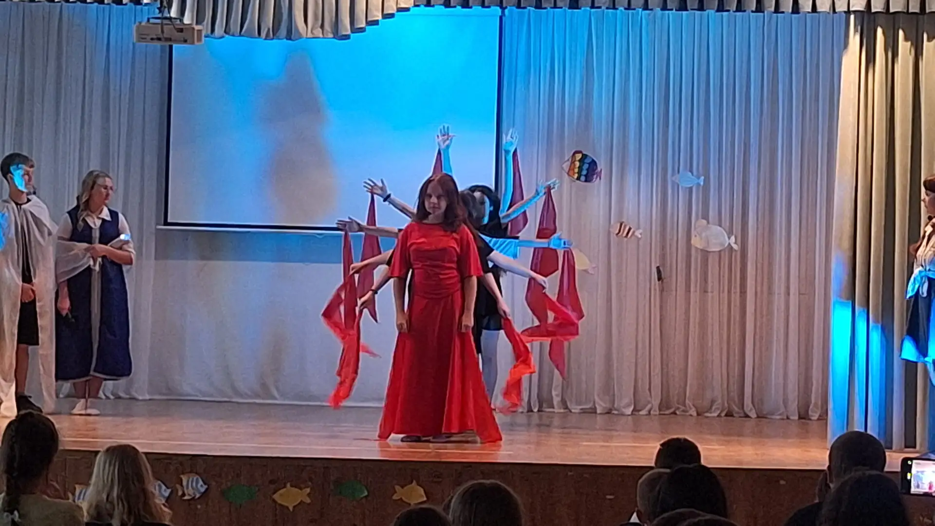 🌊 Шторм эмоций и море пены! 🧜‍♂️

В пятницу в лагере «Зеленая планета» случилось настоящее наводне