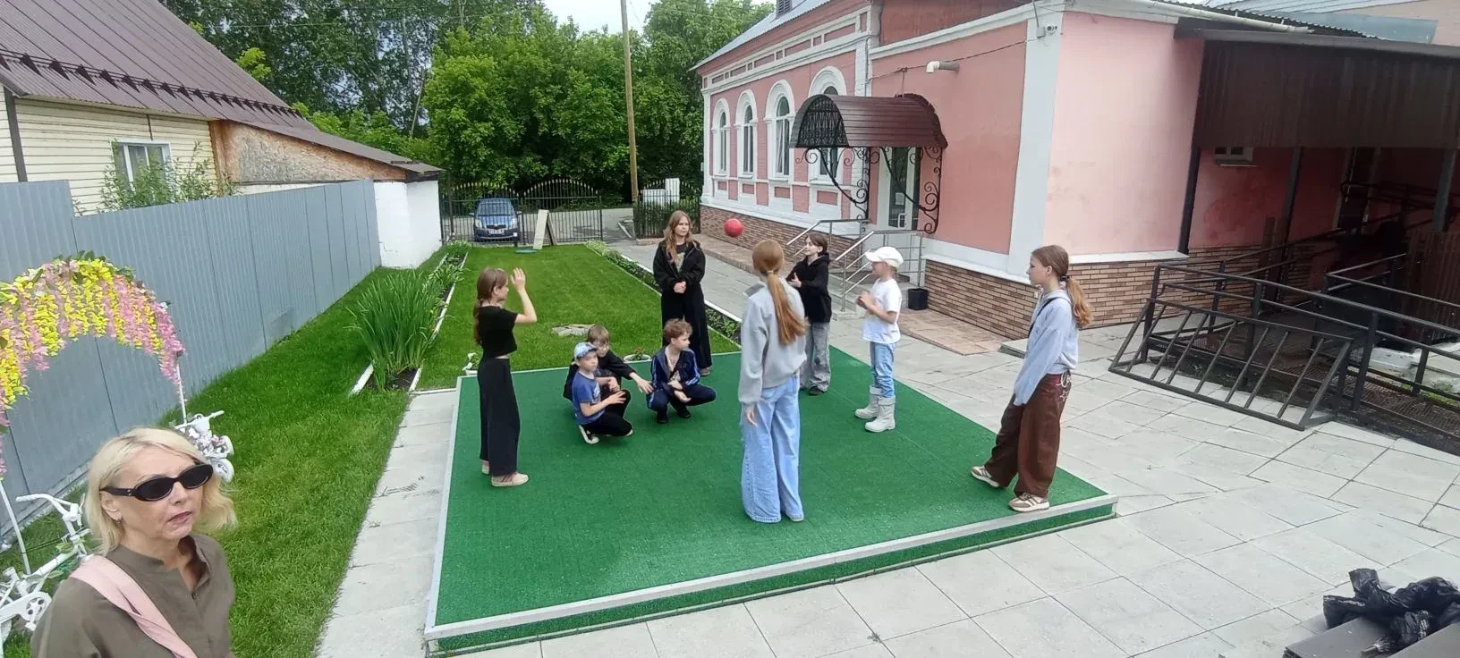 Прекрасное время, каникулы. И как мы на площадке плодотворно и насыщенно проводим это время. Хочется