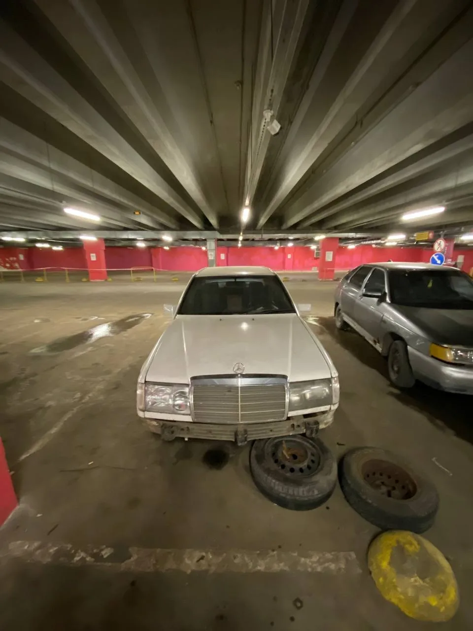 Привет закинем? 
Mercedes w124 88 года стоит 102 движок, ке-джитроник 
Не держит холостые но заводит