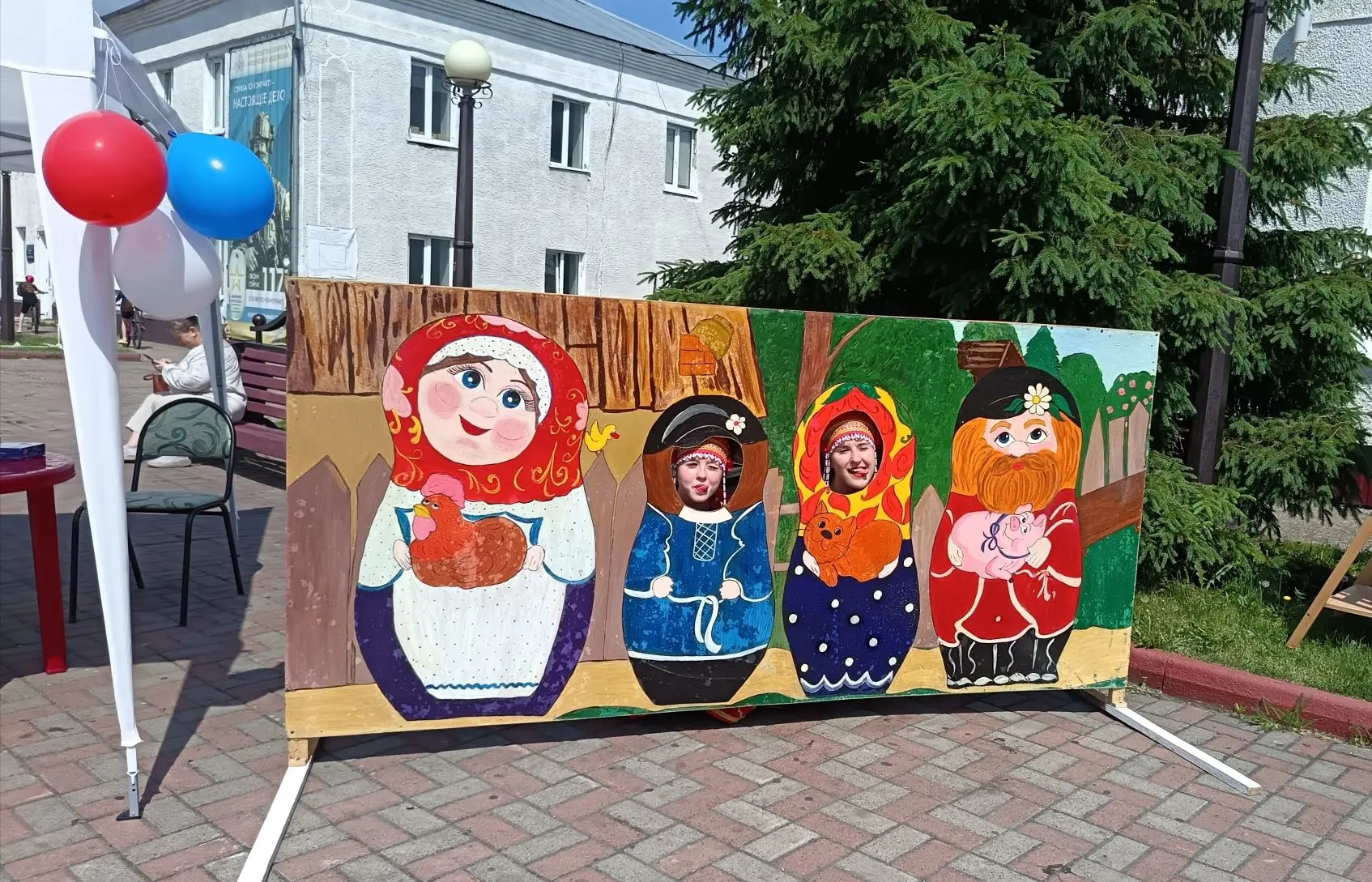 В рамках празднования Дня России сотрудники Ижморского краеведческого музея организовали на главной 