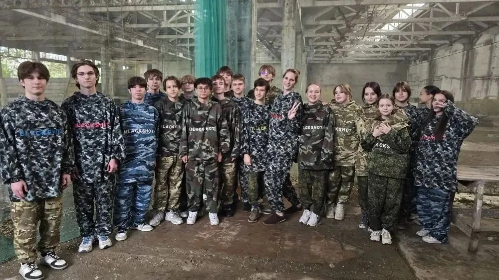 🎓🔫🎨 Учебный год закрыли краской!

Последний звонок прозвенел, но 8 «В» решил: никаких скучных чае