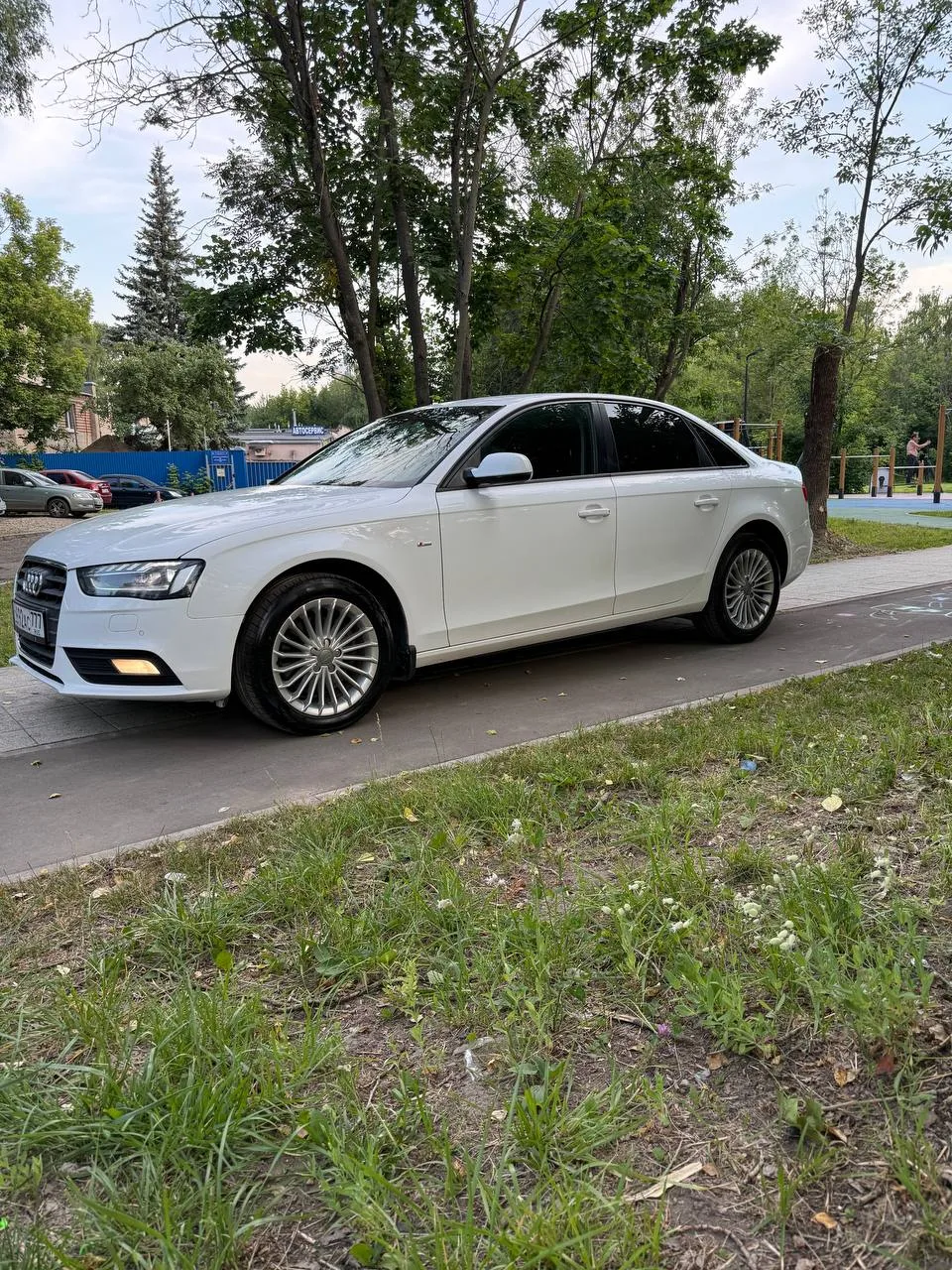 🚘 Audi A4 2013 г.

➖ Пробег: 400.000км

➖ Коробка передач: CVT

➖ Объём двигателя: 1.8, бензин

💸 