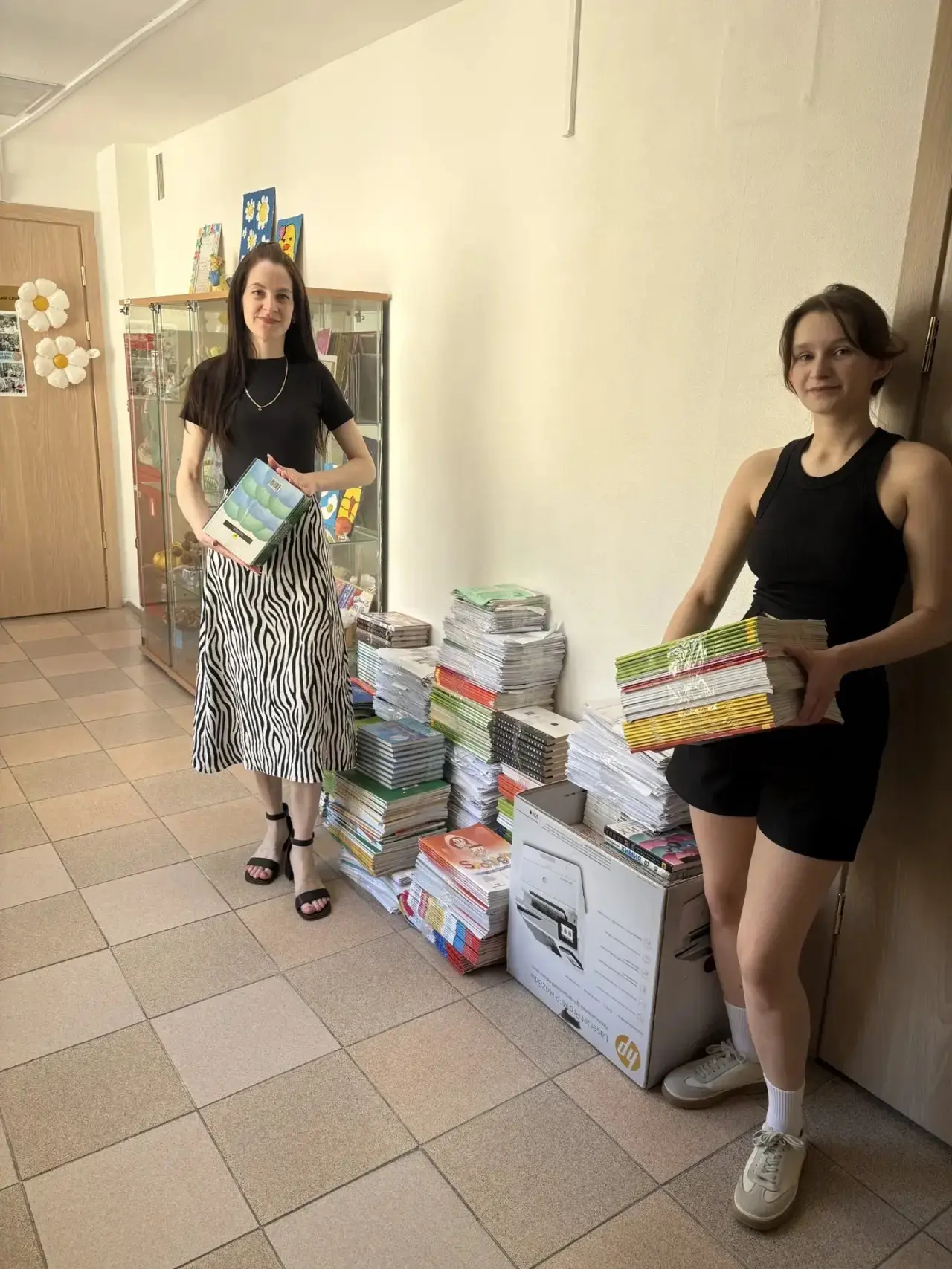 🇷🇺 Сдал макулатуру — спас дерево! 📦💚

Сегодня наша школьная команда сделала большое и полезное д