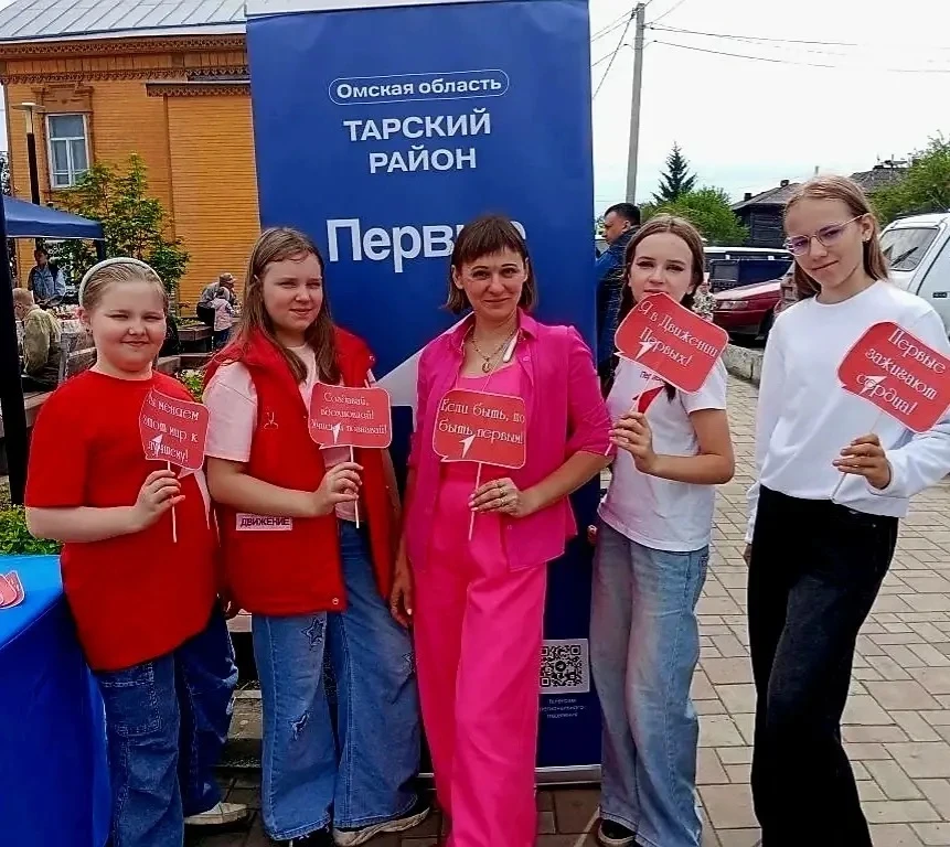 Даже находясь вдали от родного дома, на каникулах в гостеприимной Омской области, в сердце у бабушки