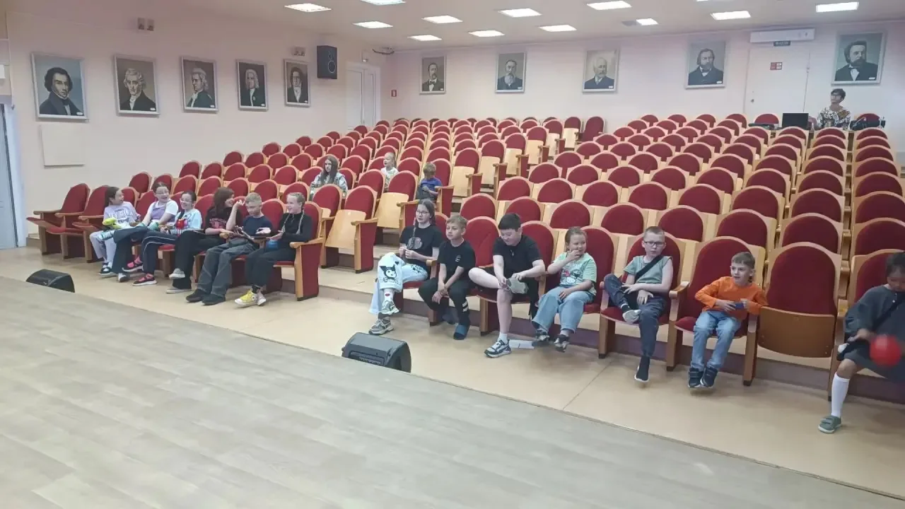 🧠🎮 Брейнрот-викторина в лагере «Затейники»!

Сегодня ребята проверили свои знания интернет-культур