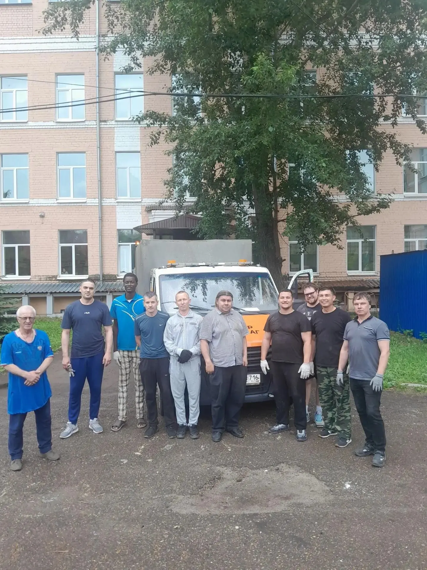 Друзья, мы продолжаем говорить «спасибо» тем, кто делает наш школьный ремонт реальностью!
Сегодня – 