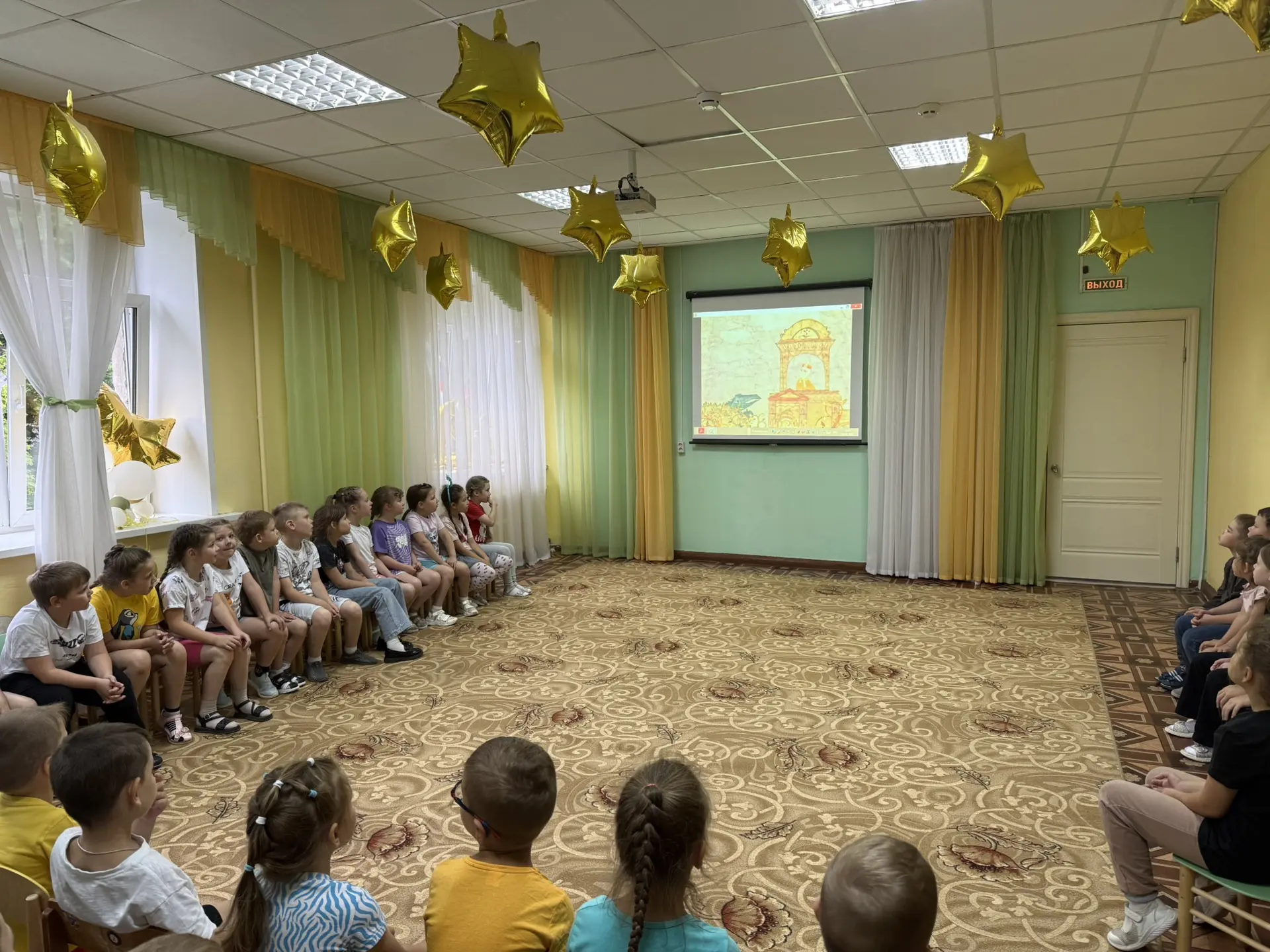 Сегодня в нашем детском саду прошло мероприятие, посвященное Дню семьи, любви и верности!
Ребята пос