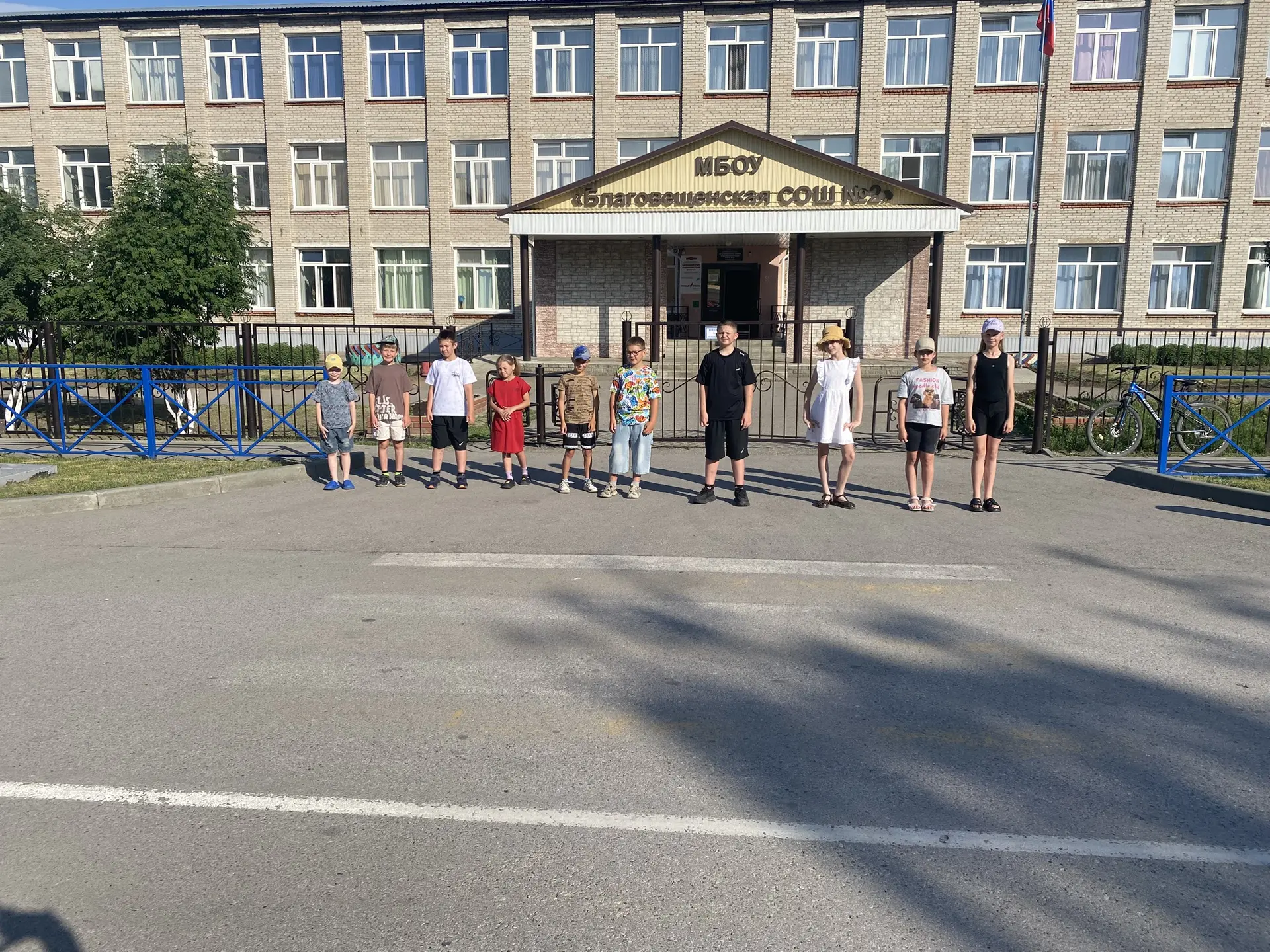 ☀️ День второй: продуктивно, активно и патриотично! 🇷🇺

В преддверии Дня России в пришкольном лаге