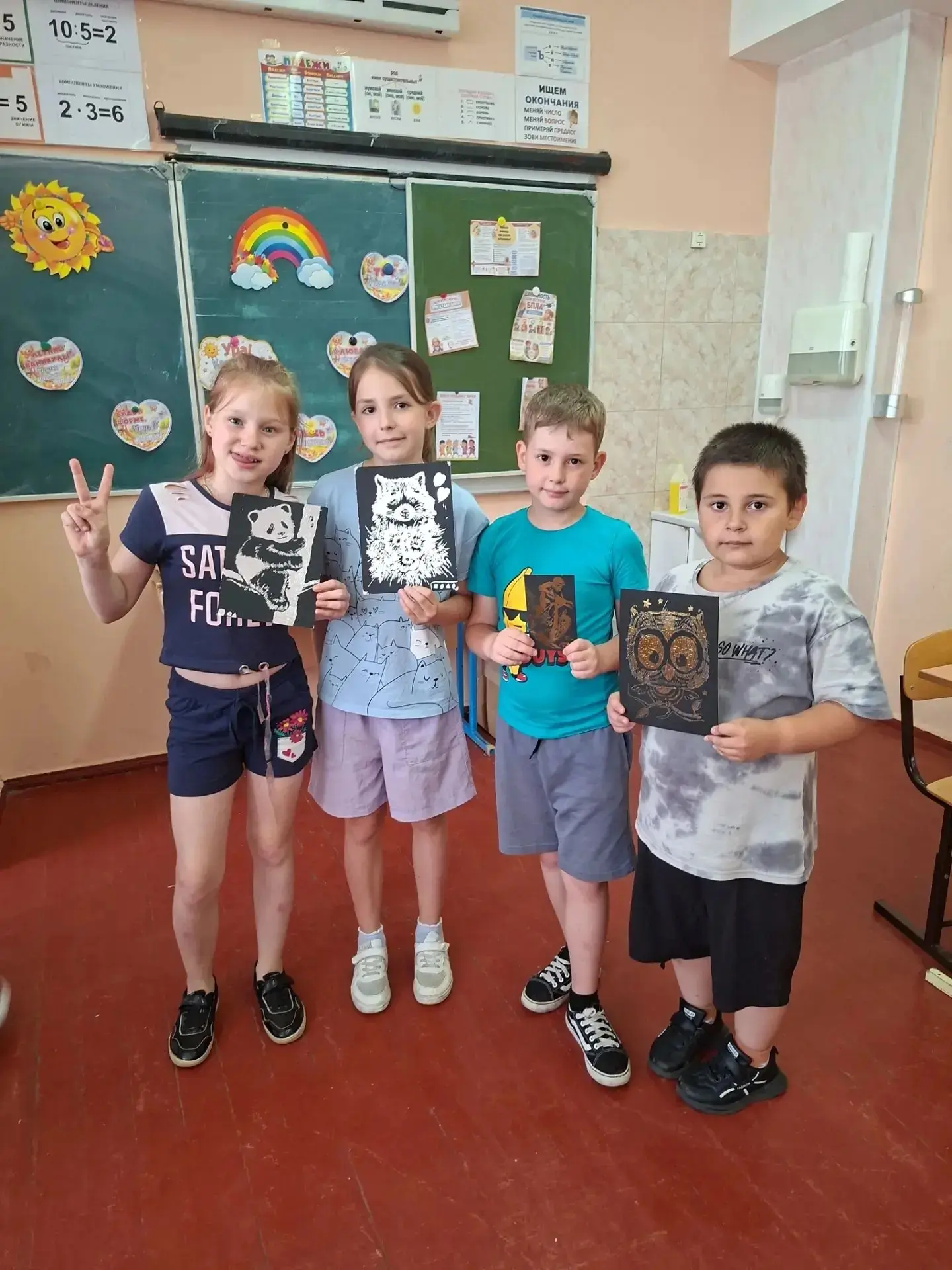 Сегодня день в лагере был посвящён финансовой грамотности. После зарядки и завтрака воспитатели отря