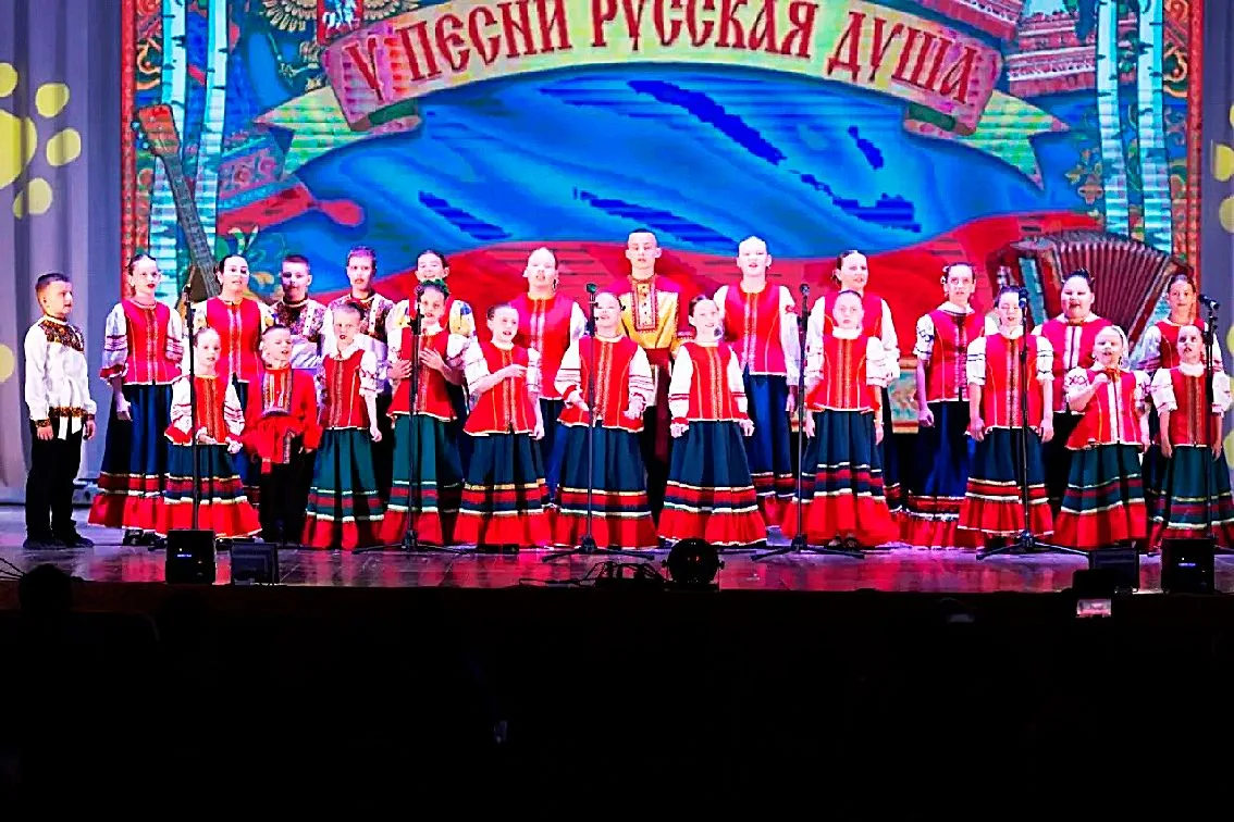 У ПЕСНИ — РУССКАЯ ДУША!
 
В Старовеличковском ДК Калининского района прошел отчётный концерт вокальн