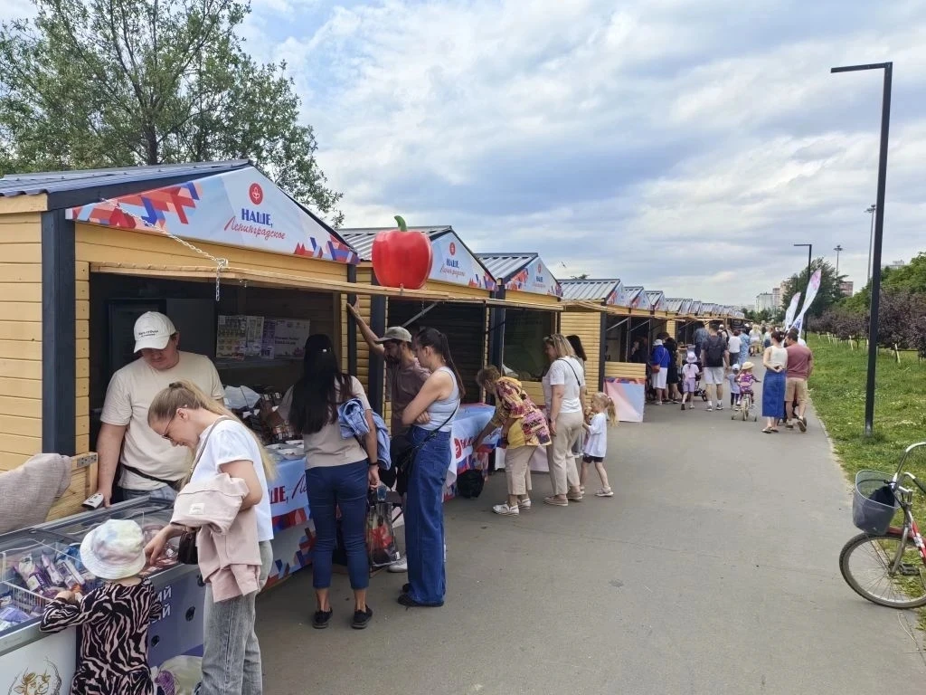 Дорогие жители города Кудрово!

Сегодня открылась ярмарка "Наше, Ленинградское!", на которой вы може