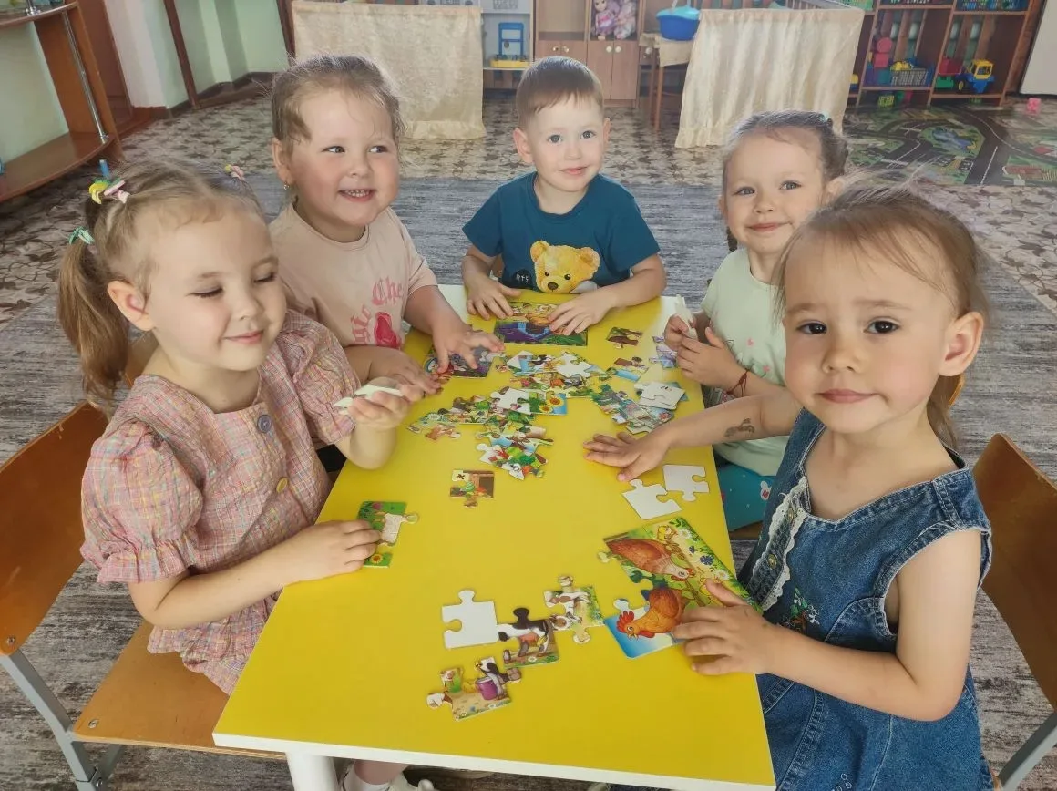 Сегодня в нашей детском  саду "Подсолнушек " с самого утра царила по-настоящему солнечная и дружеска