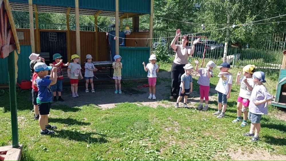 👫Ура! Лето пришло! В летний период музыкальные занятия в нашем детском саду переносятся из зала на 