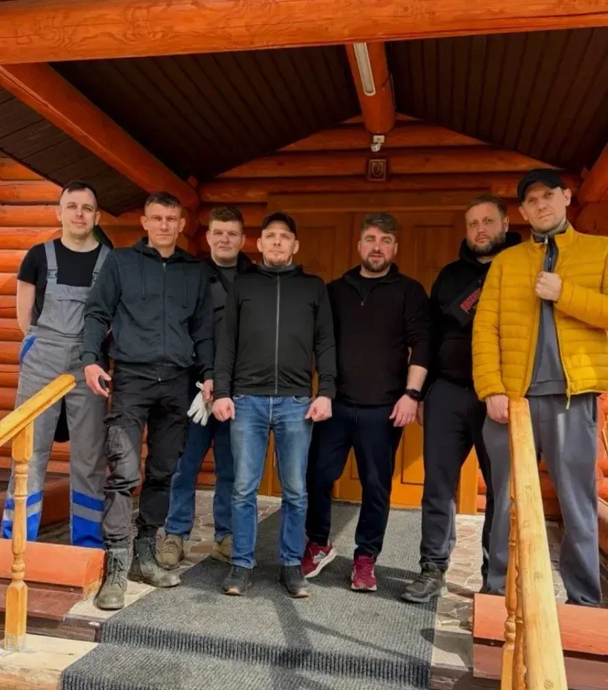 Русская Община всегда готова прийти на помощь, когда она необходима.

Наши братья совместно с отцом 