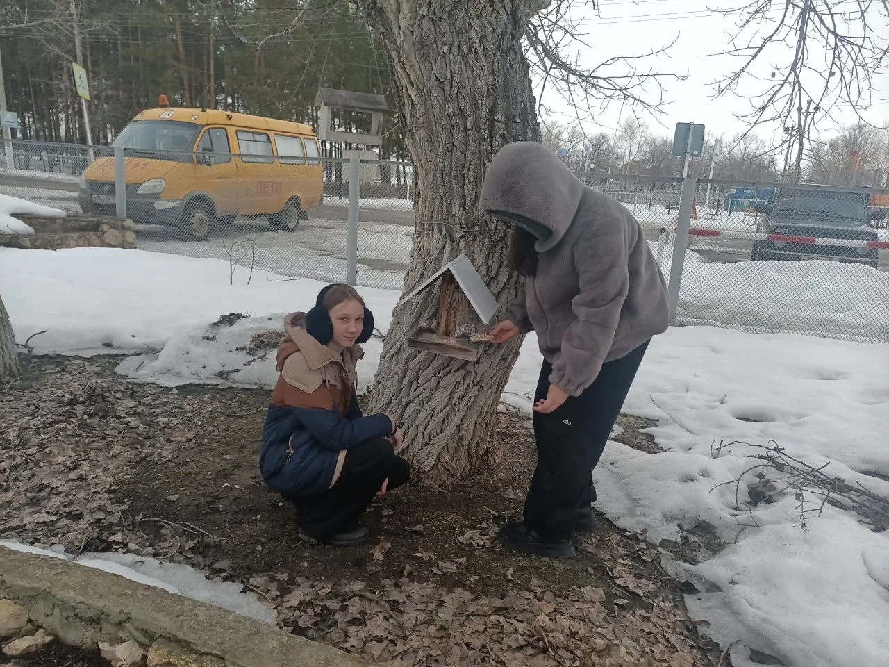 Акция «Помогите птицам» 
 
«Трудно — ох, трудно, приходится зимой птицам! Ищут они, где бы укрыться 