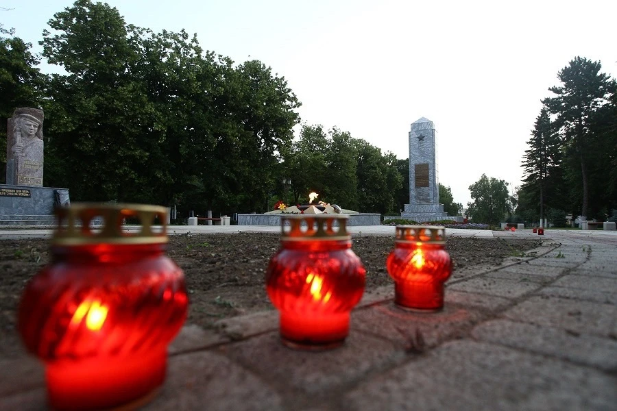 В 12.15 пройдёт общероссийская минута молчания 

Это точное время выхода в эфир обращения к советски