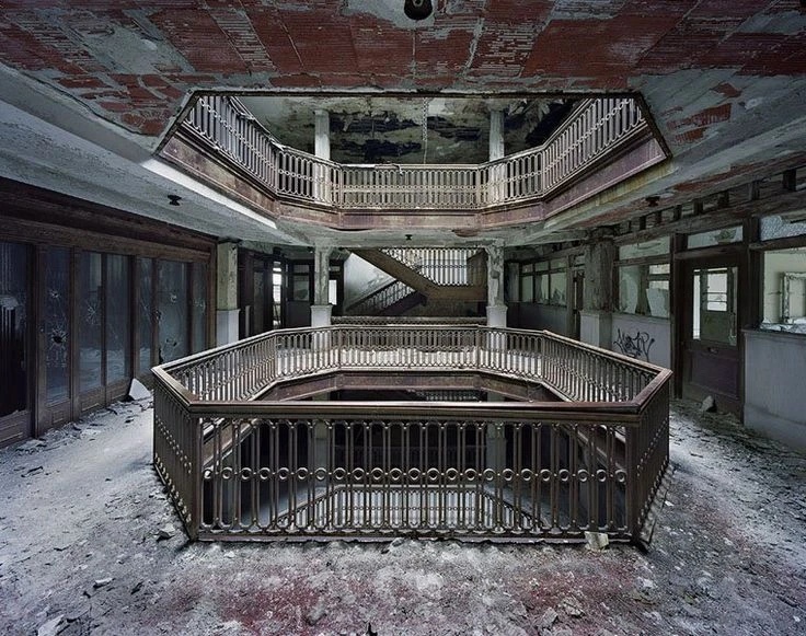 🏭 Packard Automotive Plant, Детройт — автомобильная империя, ставшая руиной

Широта: 42° 22′ 47″ с.