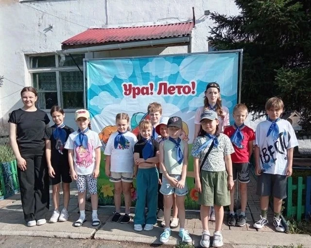 🎉 Сегодня на базе Гимназии имени Горького стартовала вторая смена лагеря дневного пребывания, а лиц