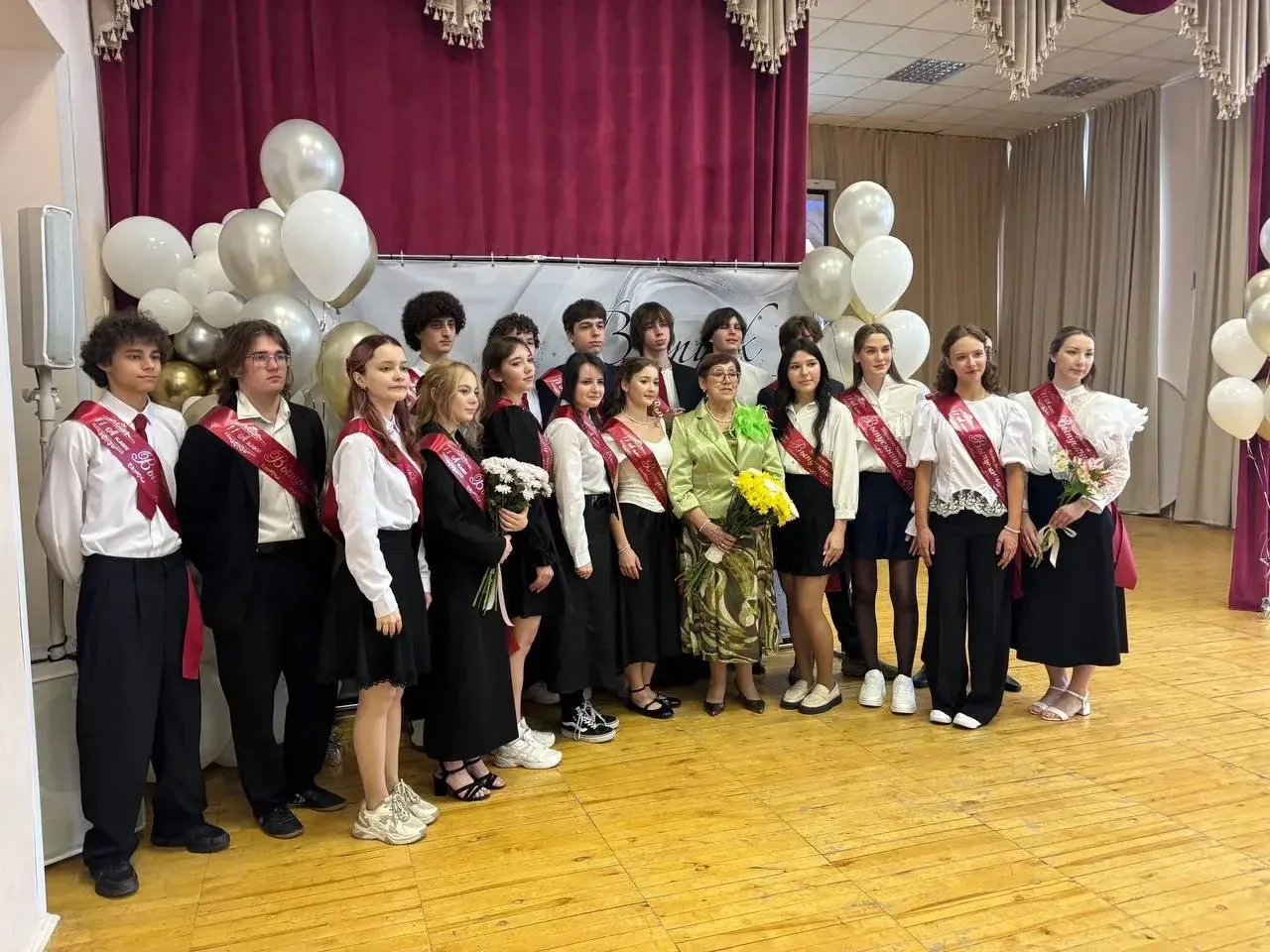 📢 Последний звонок: Грусть и гордость пополам

Сегодня в нашем лицее прозвенел последний звонок. И 