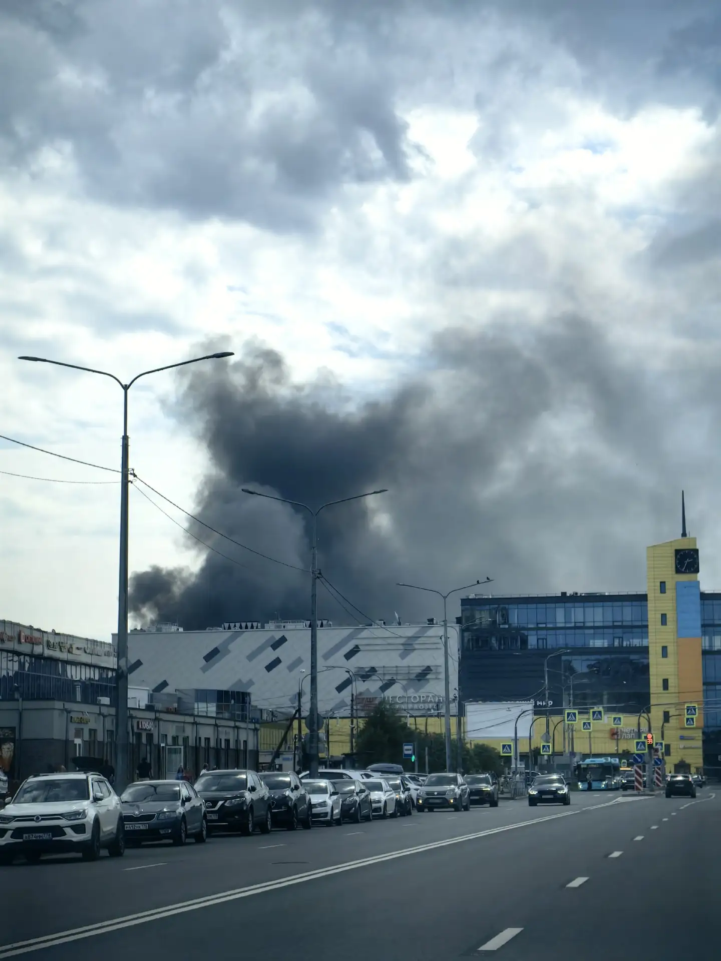 Пожар в Рыбацком тушили по повышенному номеру сложности

Пожар возле станции метро «Рыбацкое» в Пете