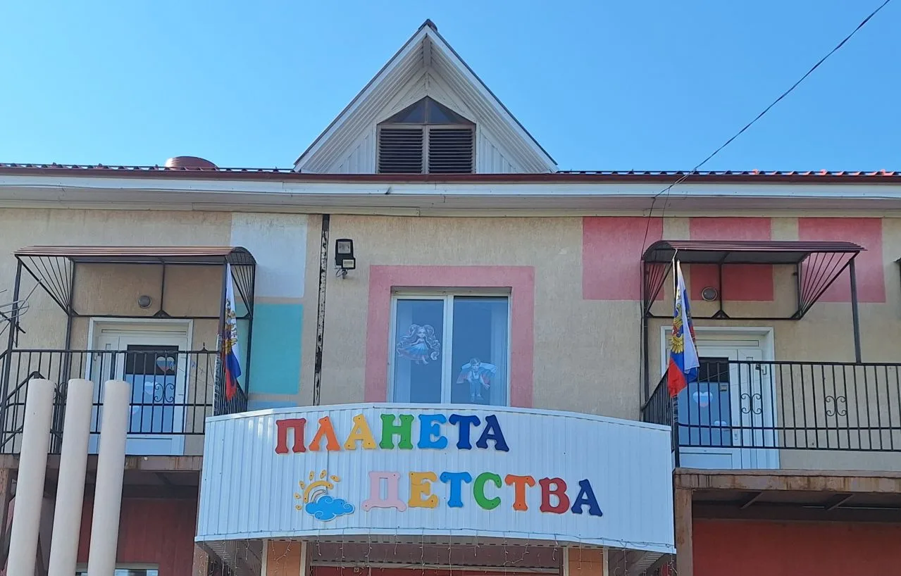 🇷🇺 Окна, распахнутые в большую страну: готовимся ко Дню России!
Скоро наша страна будет отмечать о
