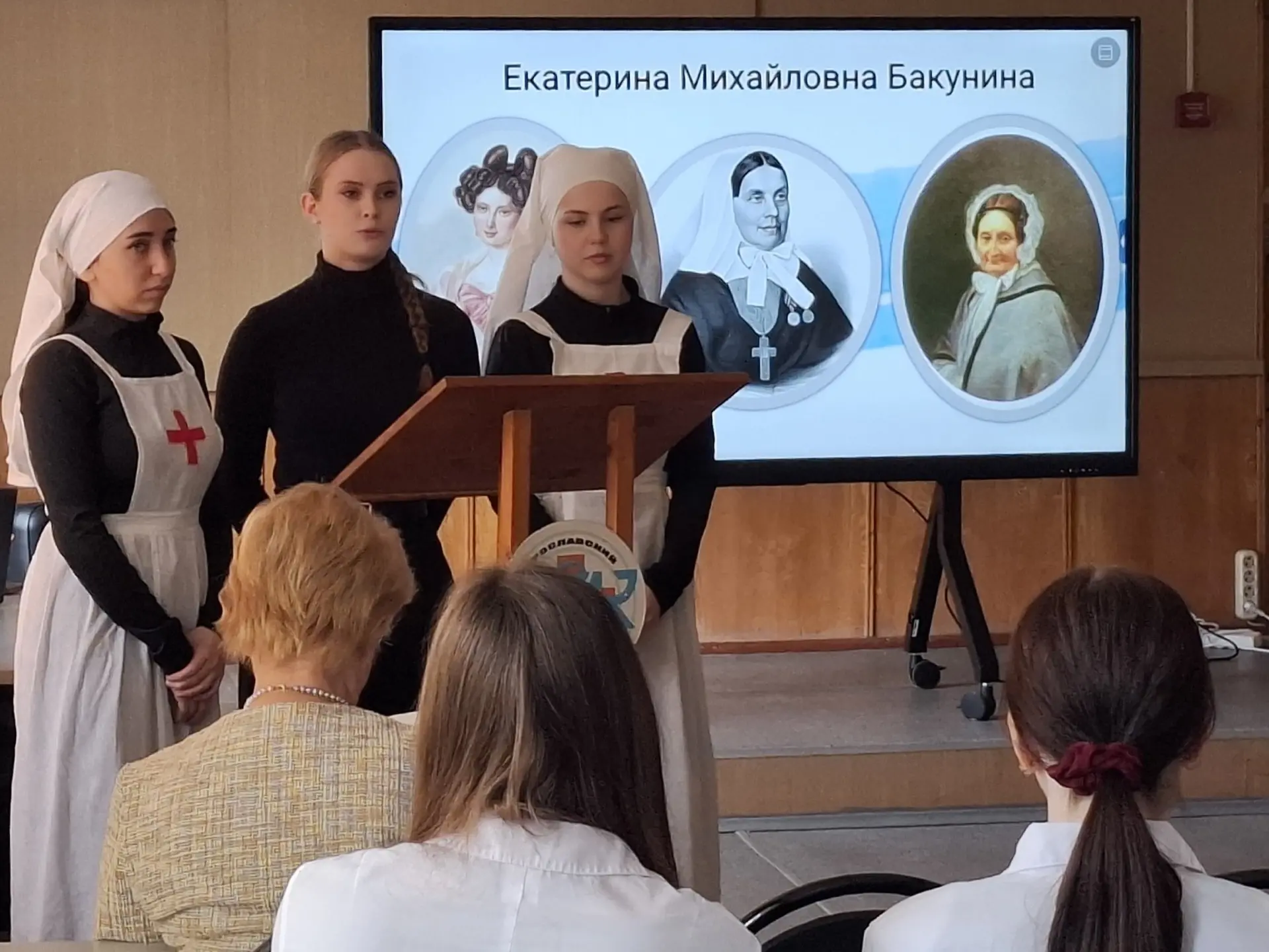 Милосердие есть признак Божества

В честь международного дня медсестер преподаватель истории медицин