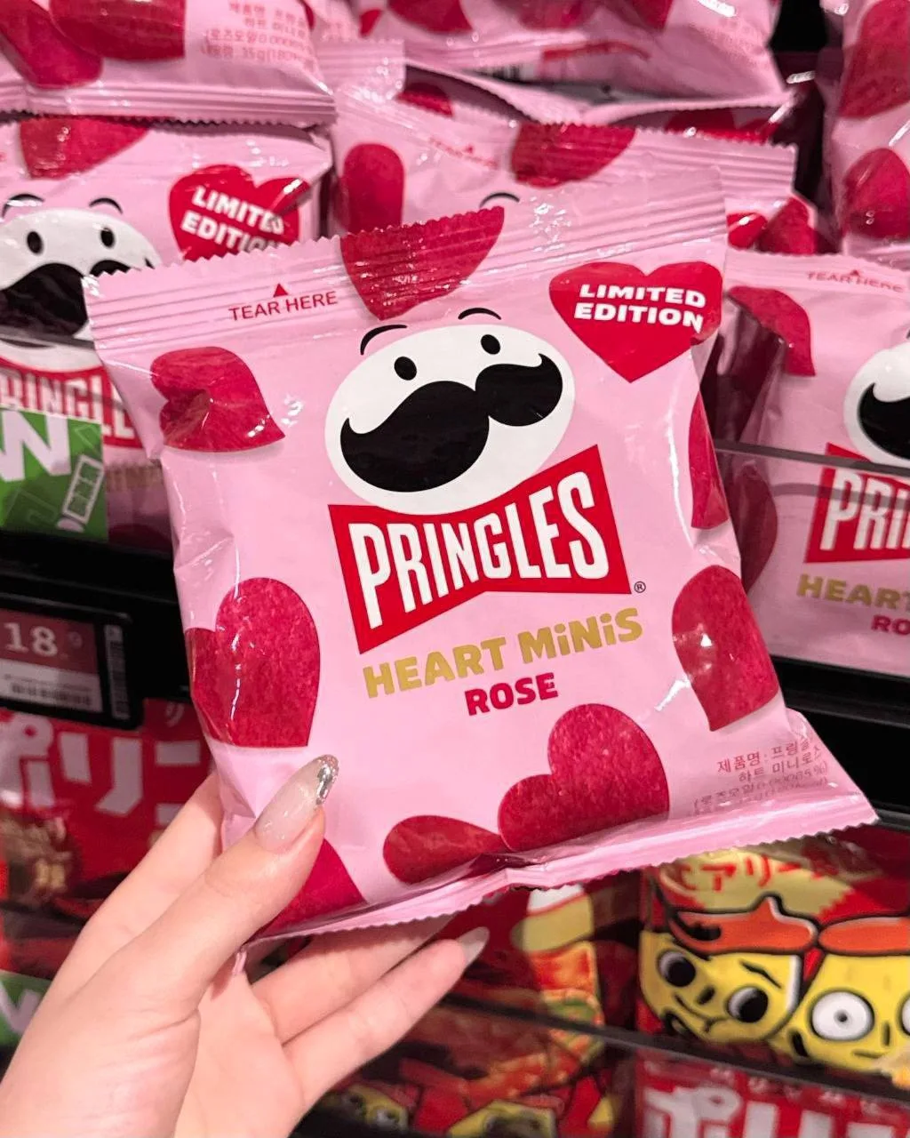 Pringles сделали чипсы-сердечки со вкусом РОЗЫ. Азиатский рынок уже пробует, остальным остаётся набл