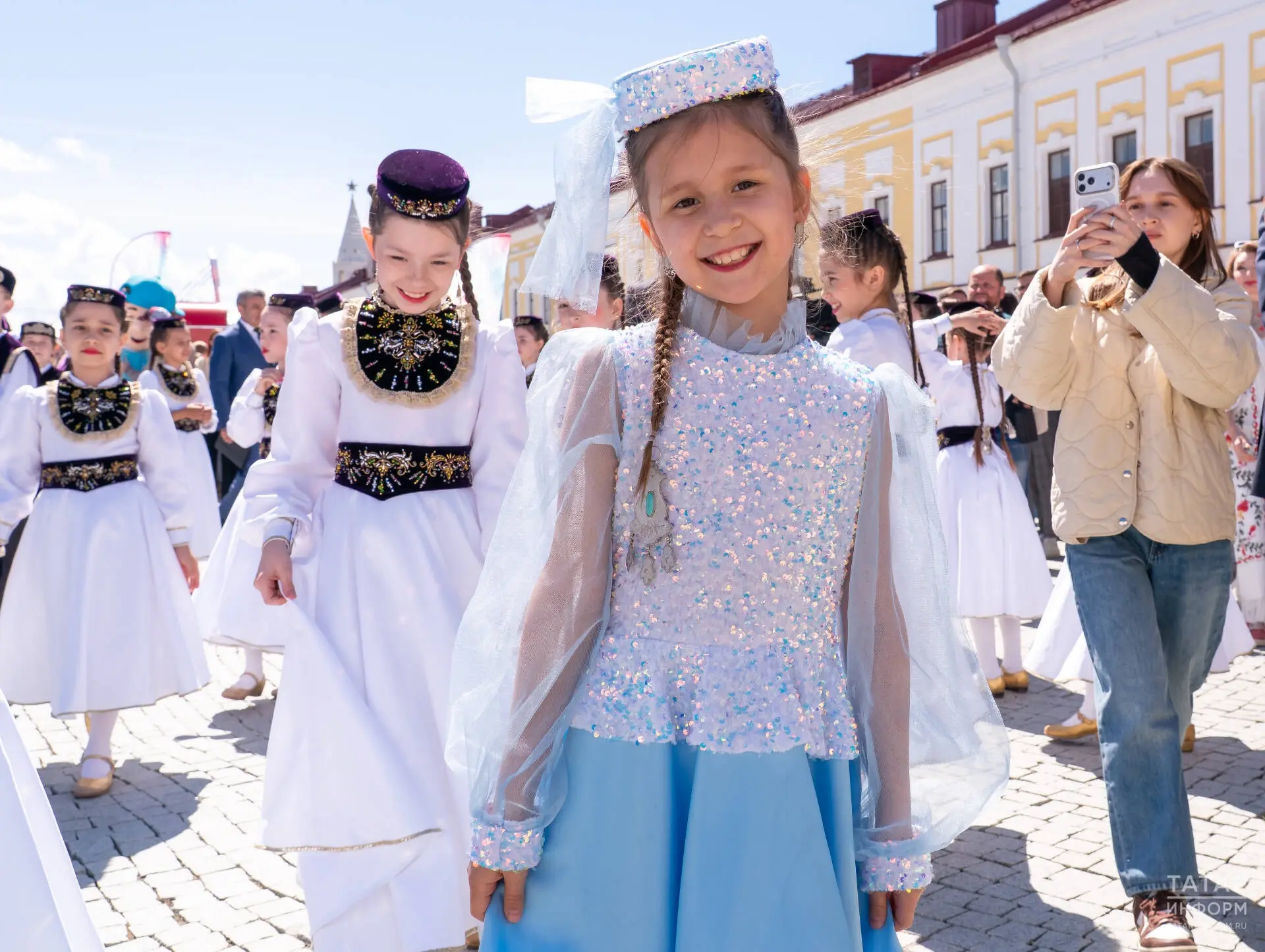 Шулай ук әлеге мәйданчыкта Татарстан Республикасы Рәисе Рөстәм Миңнеханов катнашында «Мәрҗән» хореог