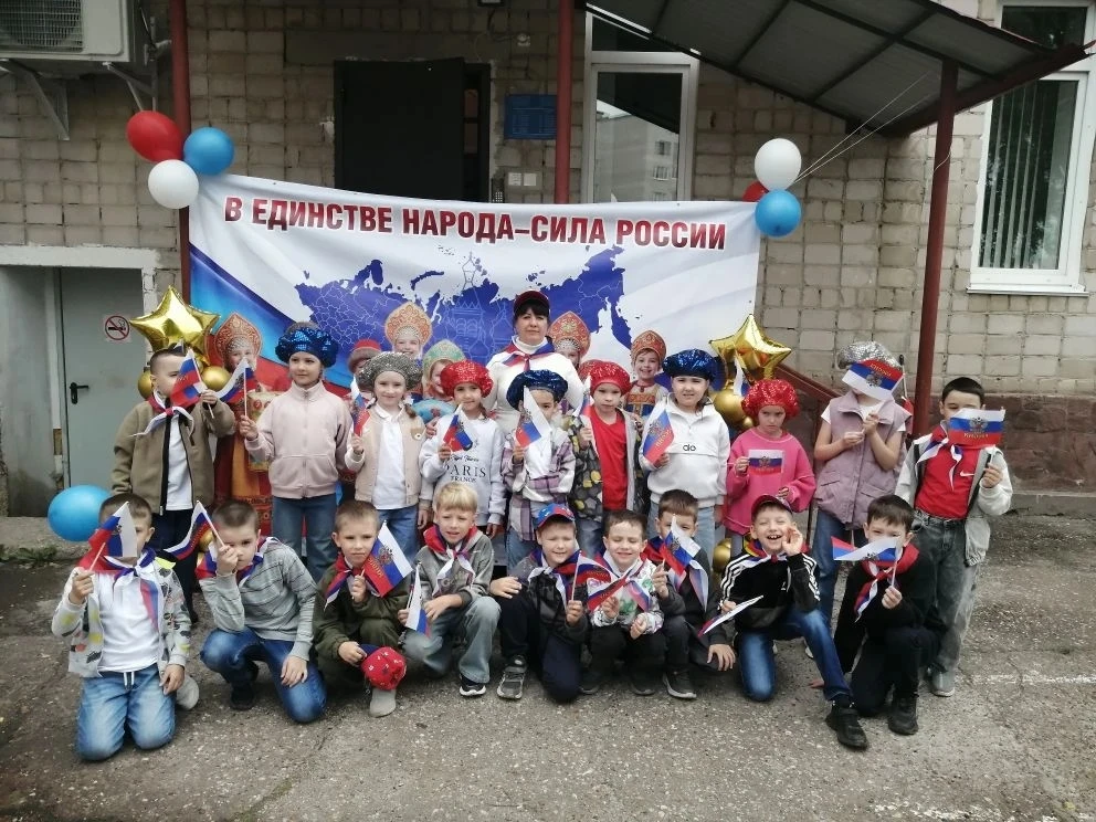 Воспитанники группы Клубника поздравляют всех с праздником! С Днём России!🇷🇺🇷🇺🇷🇺