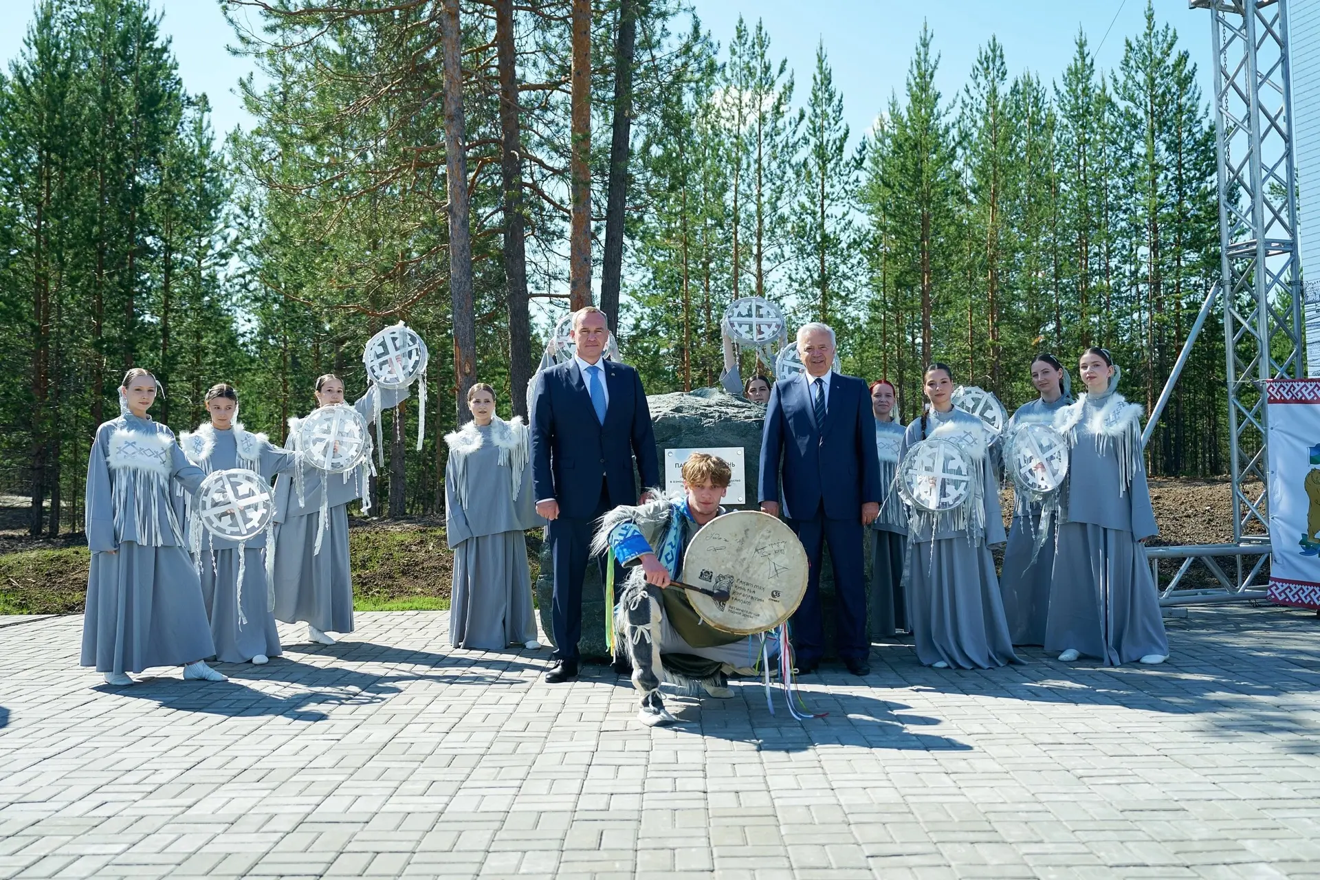 🏛 В Когалыме заложили памятный камень научно-культурного центра

В церемонии принял участие губерна