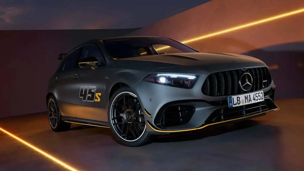 Mercedes прощается с A45 S — самым безумным хот-хэтчем марки. В финальной версии Final Edition он по