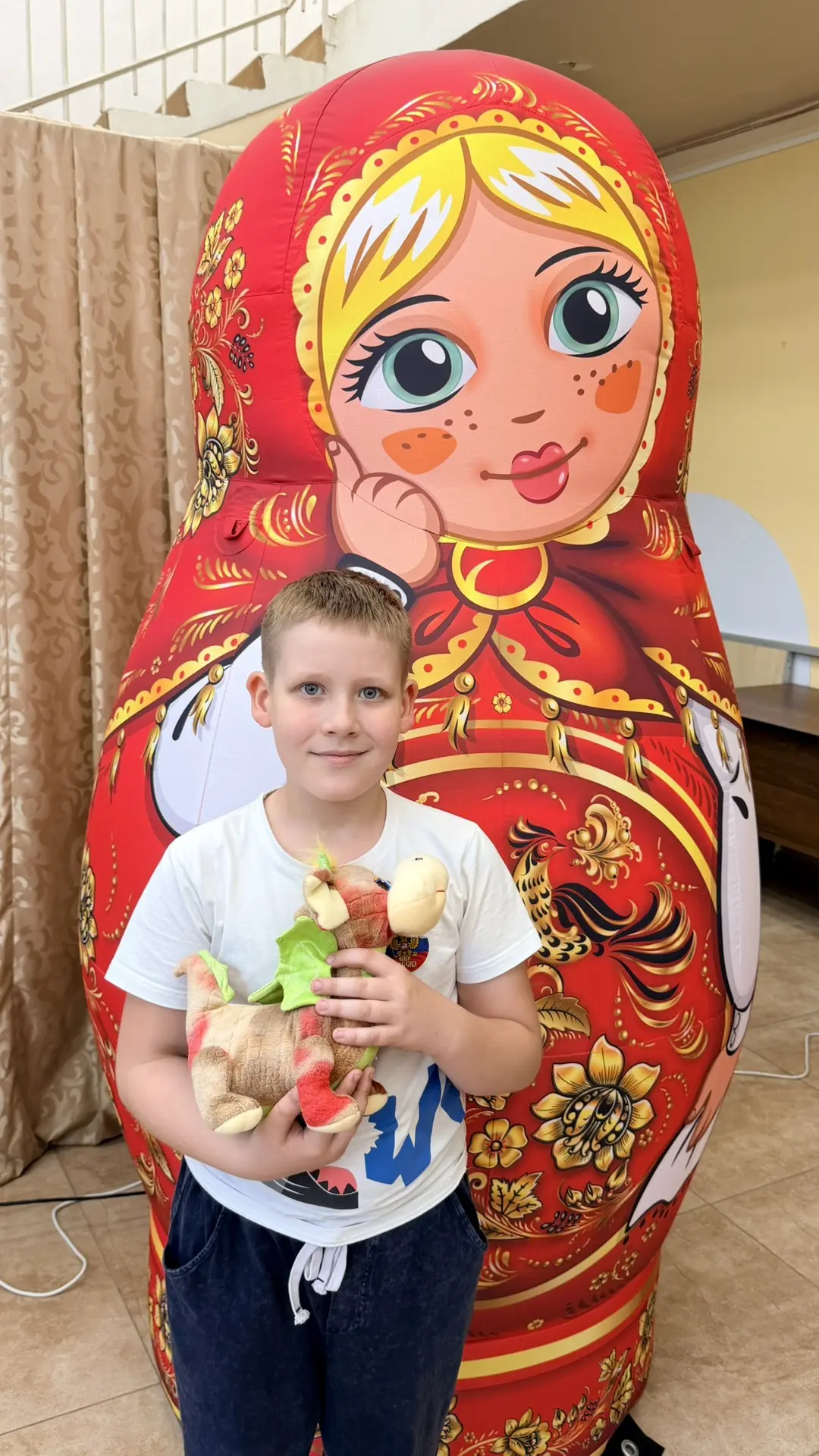 ЛЕТНИЙ ЛАГЕРЬДДТ 

Лёва и Дракон по имени Барсик🦖