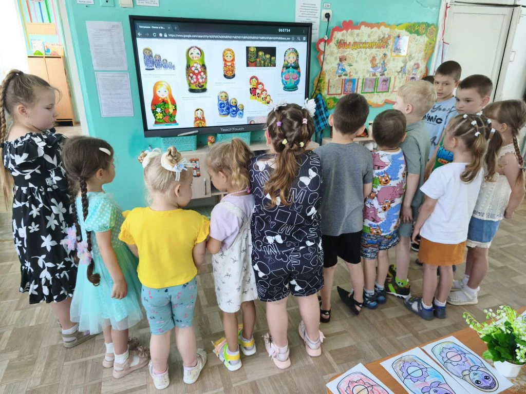 В предверии праздника Дня Россиив группе Русские узоры детского сада № 64 г. Новочеркасска прошло за