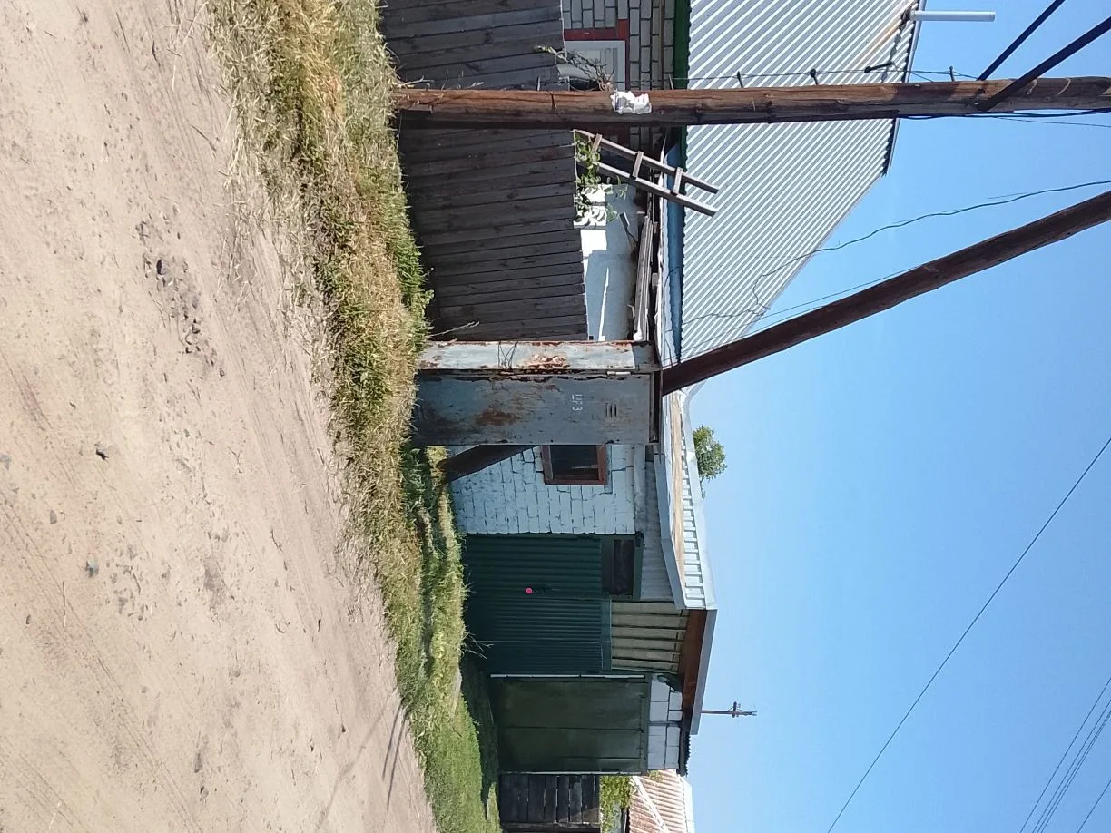 Продам дом по улице Ощепкова, рядом школа детский сад больница цена 3 миллиона рублей , торг есть мо