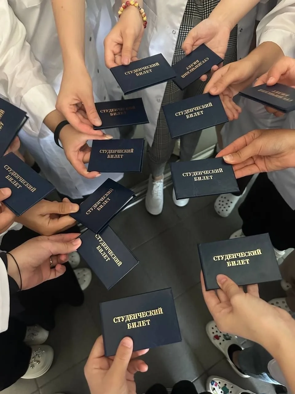 Как студенты справляются с тревогой?

Подготовка выпускной квалификационной работы представляет собо