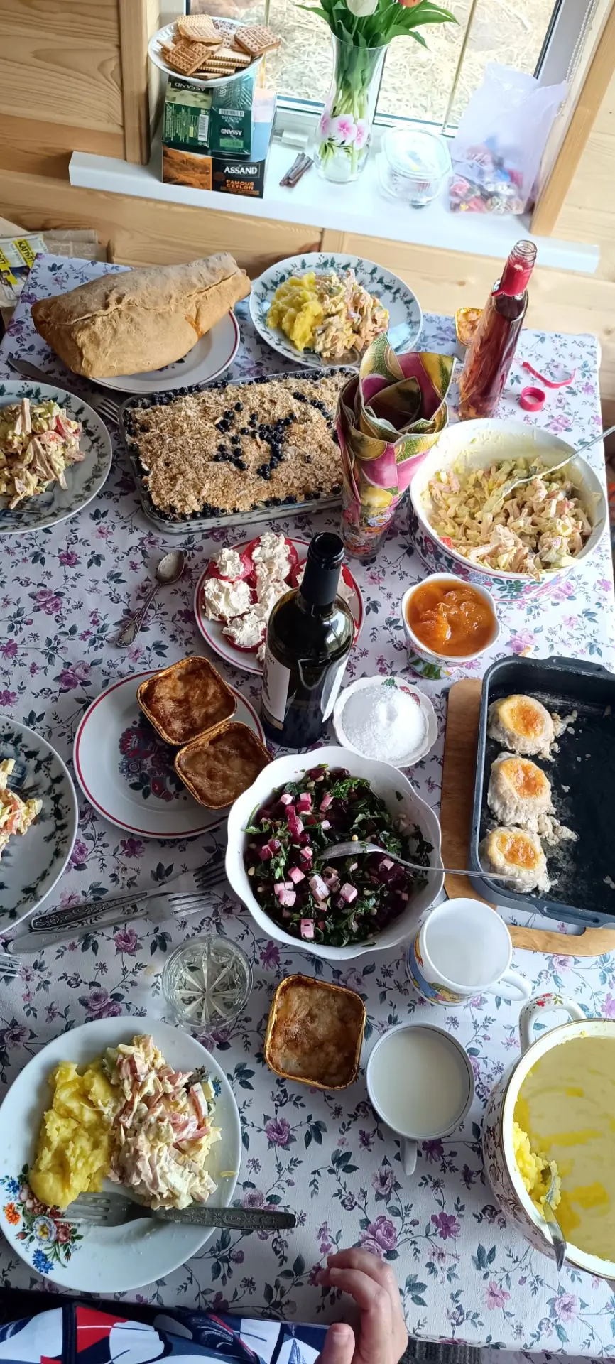 Вчера было вкусно☺ приготовила для папы Наполеон, только вместо клубники сделала с черникой. Тоже по