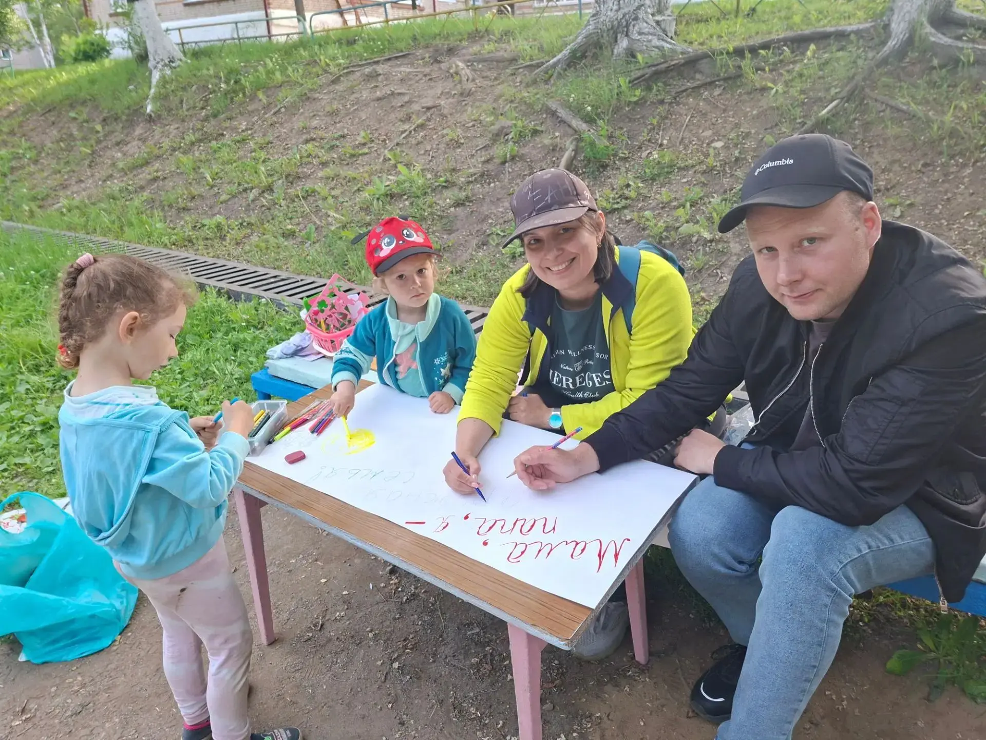 На утреннем круге ребята второй младшей группы узнали, что скоро состоится праздник -  День семьи, л