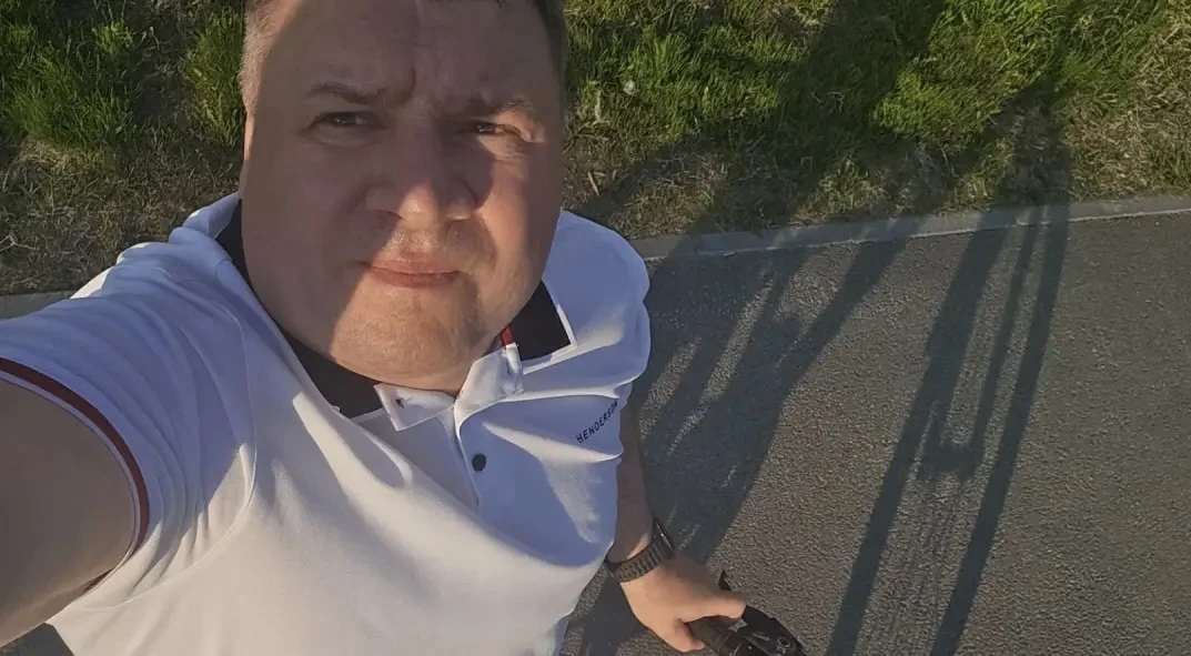 Наш директор Дмитрий Афанасьев сегодня раздаёт велосипедное прогулочное.
Что называется не мотоцикло