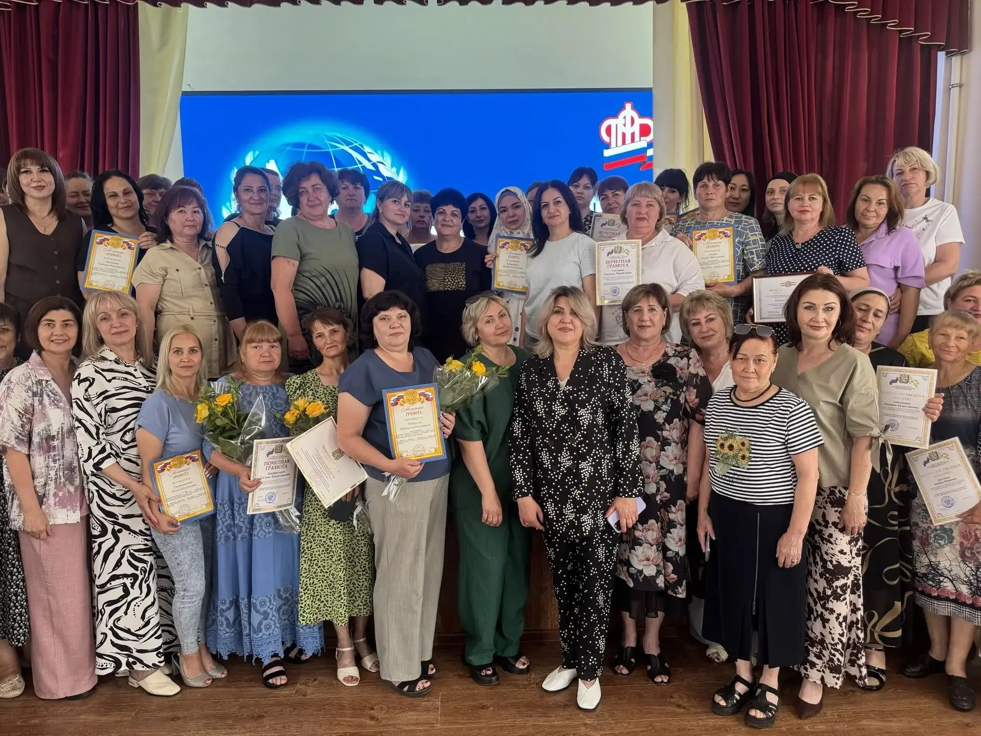 Чествование  социальных работников
 
 🎉В Курском центре социального обслуживания населения состояло