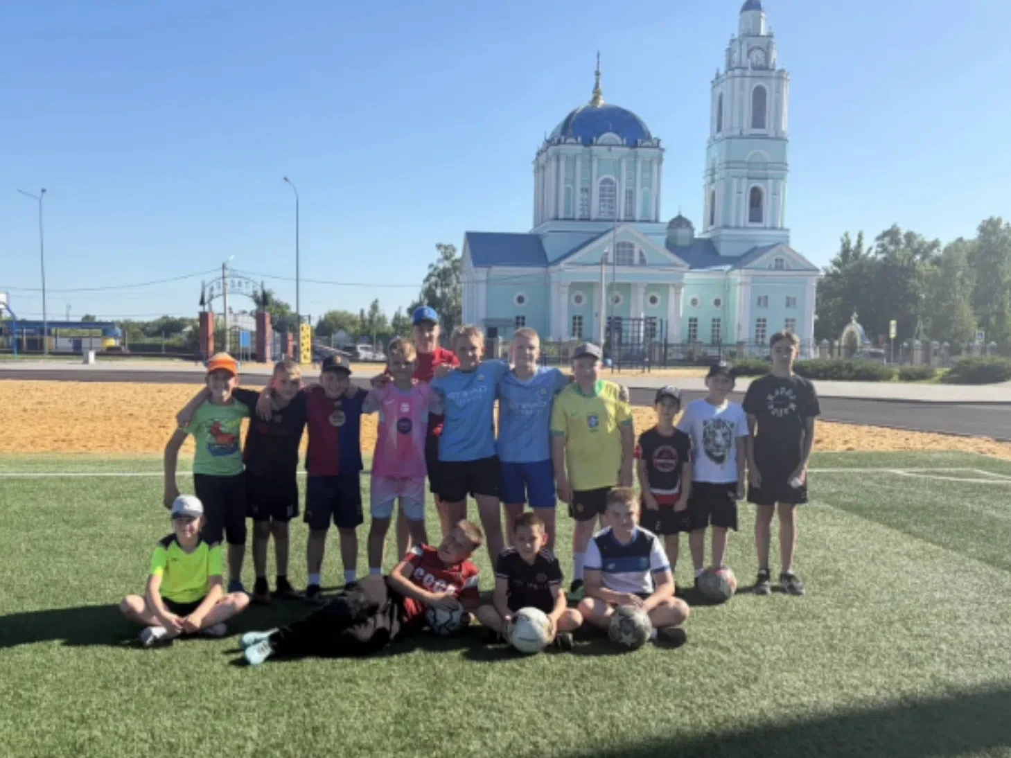 Лето — прекрасное время года ☀️
На городском стадионе прошли эстафеты с элементами футбола ⚽ для дет