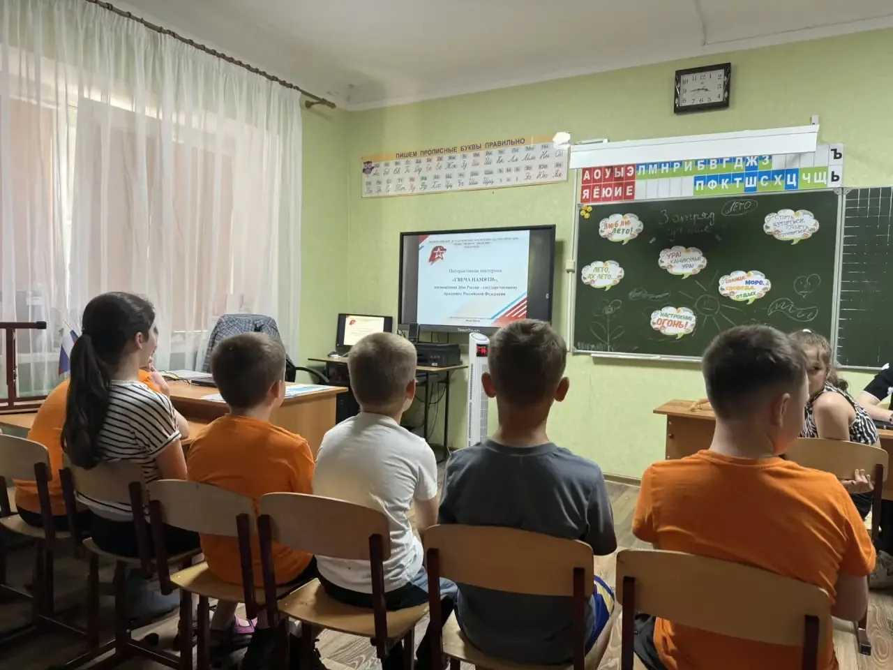 В рамках празднования Дня России обучающиеся МБОУ Кировской СОШ №4 имени Героя России А. В. Шарова п